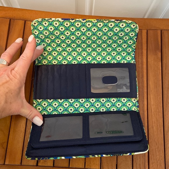 Vera Bradley Pleated Tote + Trifold Wallet Set in Rhythm and Blues (Retired) - Picture 3 of 13